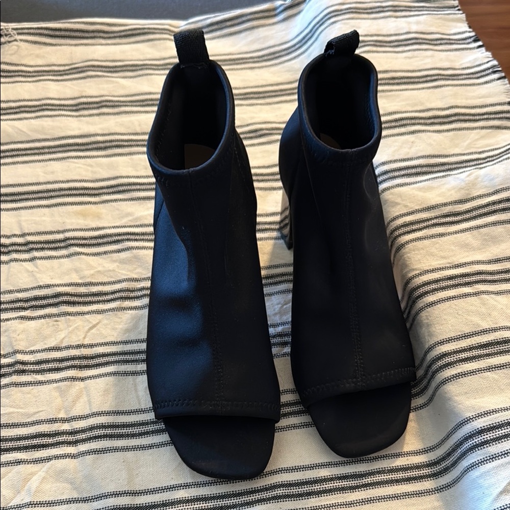 Donald J. Pliner Black Heeled Boots Sleek Minimalist Design